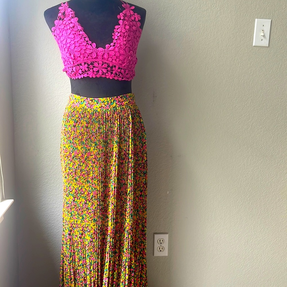 *SKIRT ONLY* beautiful gently pleated floral maxi skirt